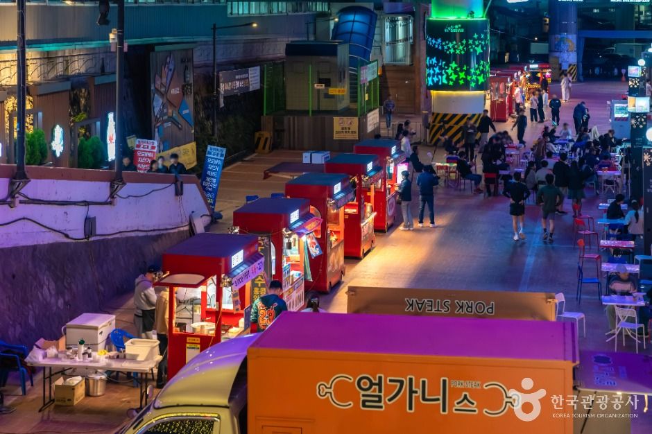 밤의 칠성야시장 푸드 카트 거리