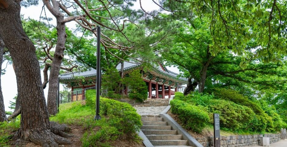 강릉 경포대에서 가까운 호수와 해변 권역의 넓은 풍경
