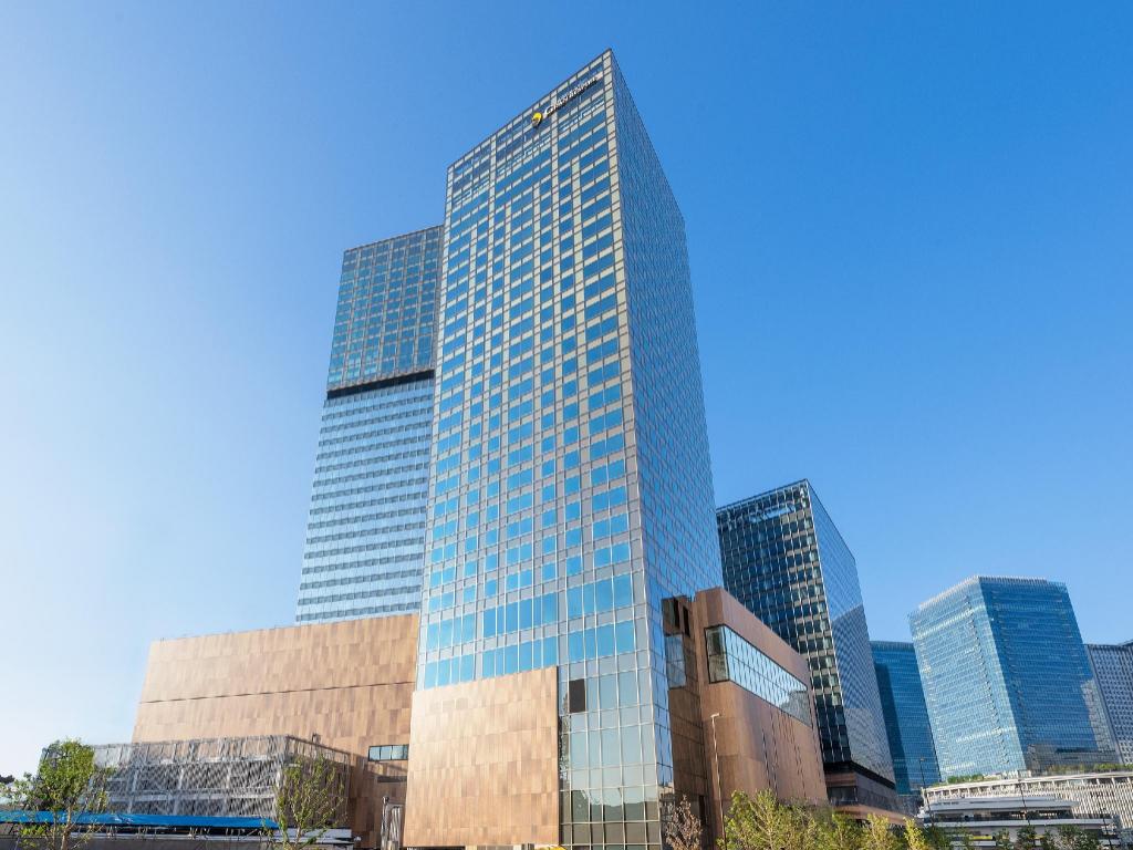 호텔 한큐 그란레스파이어 오사카의 고층 건물 외관
