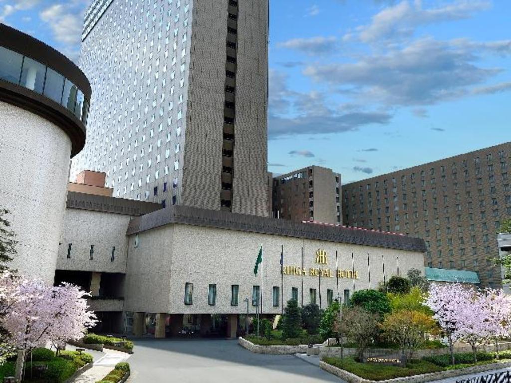 리가 로열 호텔 오사카의 고층 건물 외관과 호텔 전경