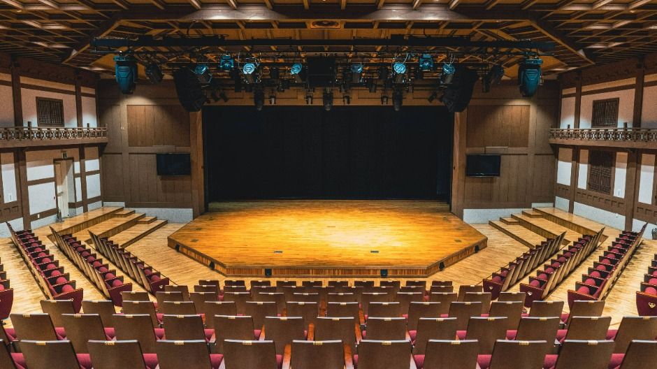 객석과 무대가 마련된 서울남산국악당 내부 공연장